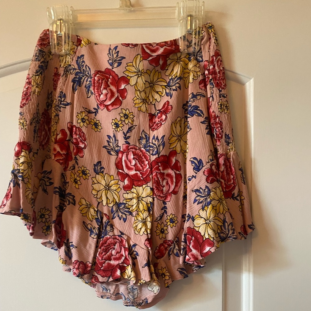 American Rag NWT small flounce floral short